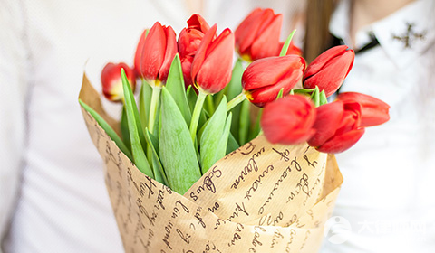 2024非法同居所生的孩子由谁抚养?