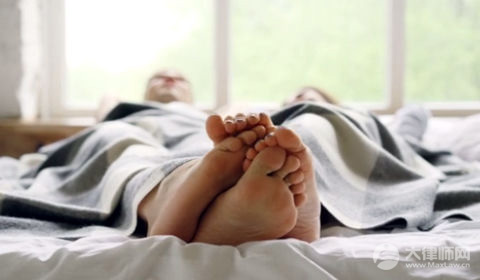 没有离婚和别人同居会被罚吗?