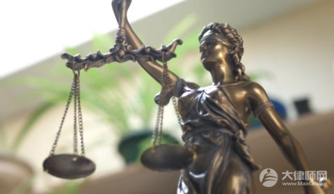 奖杯砸坏了是侵犯他人的荣誉权吗?