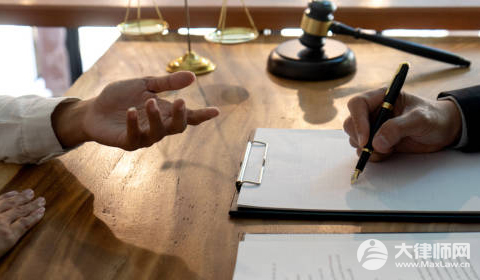 因不配合治疗受到损害的由谁担责?