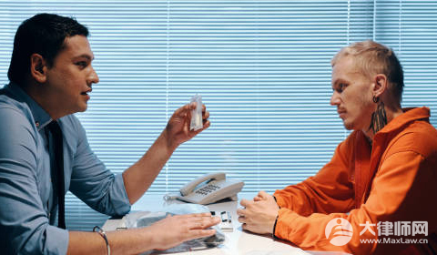 诈骗案中间人怎么判刑?