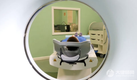 2024违法获得医疗器械证需要承担什么责任?