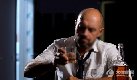 如果包了二奶，需要承担刑事责任吗?