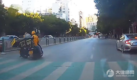 2024电动车被撞了如何进行索赔?