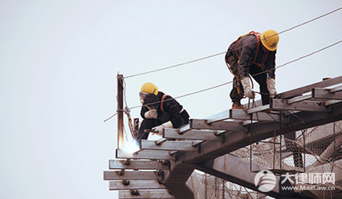 公司倒闭怎们赔偿劳务工?