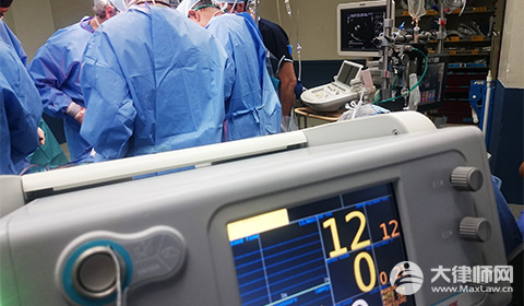 做手术家里人没空，可以自己签字吗?