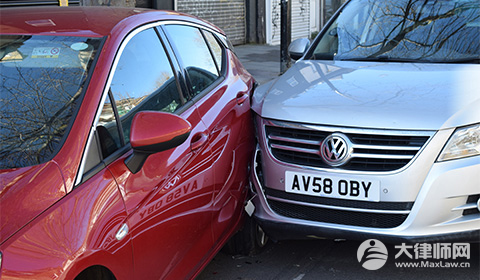 等红灯时被后车追尾了有哪些赔偿?