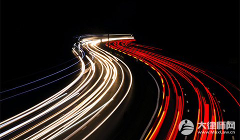 停车场飙车是不是违法的?