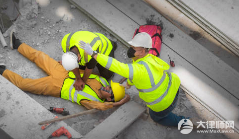 工伤医疗费由谁承担?