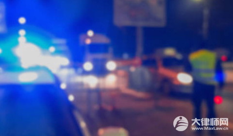 酒驾车被交警追造成的损失谁赔?