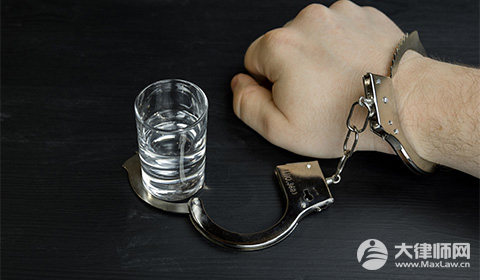 偷窃拘留10天可以开无犯罪证明吗?