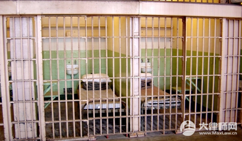 判了一年缓刑要交钱吗?