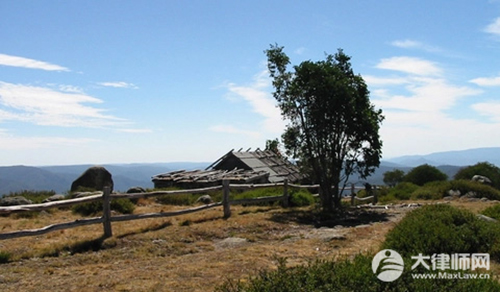 致人轻伤自首积极赔偿还会判刑吗?