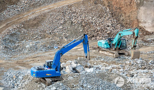 土地流转村委会有权收取管理费吗?