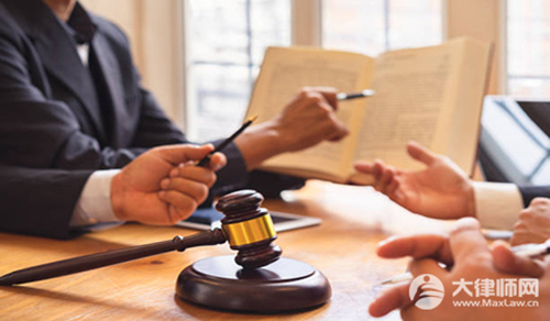 劳动仲裁请律师怎么收费2025?