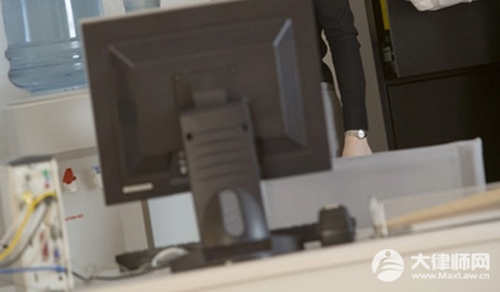 演绎作品的著作权归谁所有?