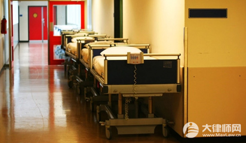 患者转院途中死亡谁担责？