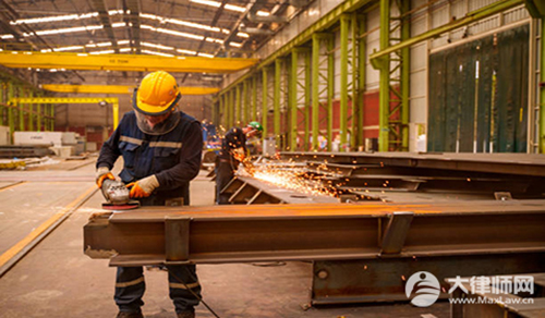 2025强制无偿加班违反劳动法吗?