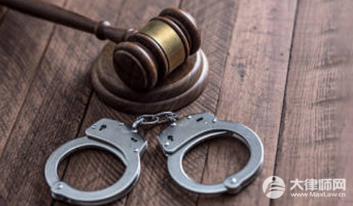 公职人员退休后被查到任职前有违法犯罪会怎么处理？