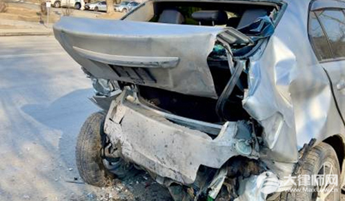 小孩过绿灯斑马线被罐车撞击身亡会受到什么处罚？