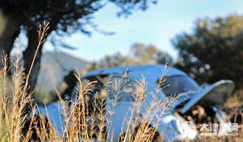 酒后驾车撞击他人车辆并挑衅会受到什么处罚？