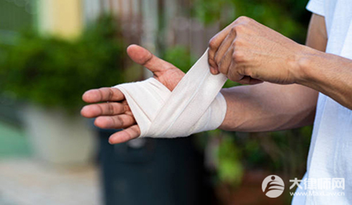 上班期间冲奶粉被烫伤算工伤吗？