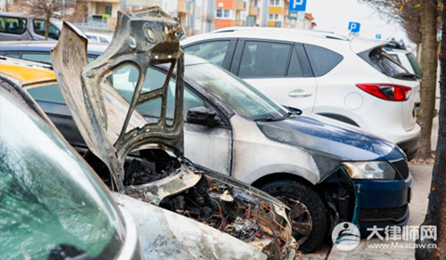 火车穿村导致村民身亡家属可以索要赔偿吗？