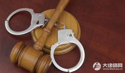 被错误指控刑事犯罪可以要求赔偿吗?