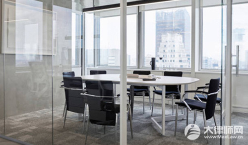 网红演唱会穿其他明星一样款式的衣服是抄袭吗？