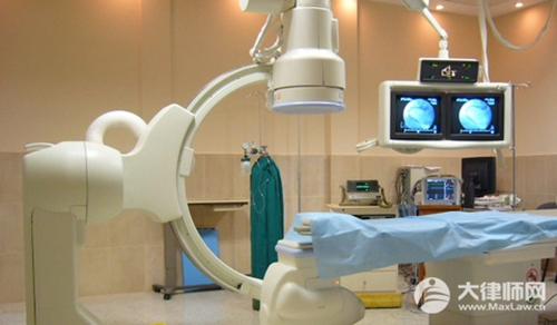 八旬老人胃炎误诊癌症被切全胃医院该如何赔偿？