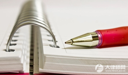 住车里是否构成占用公共资源?