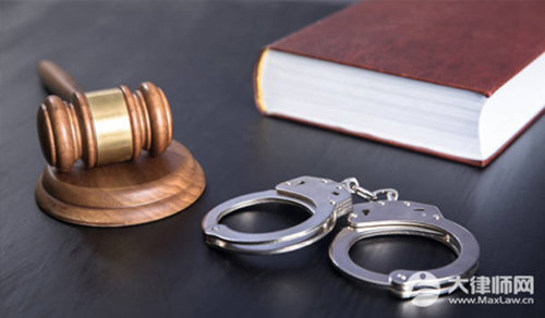 商家售卖假3C认证贴纸违法吗？