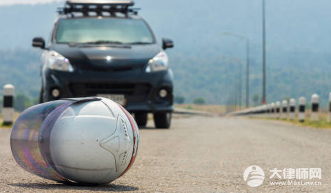 开车看手机撞人致3死3伤需要负什么责任?