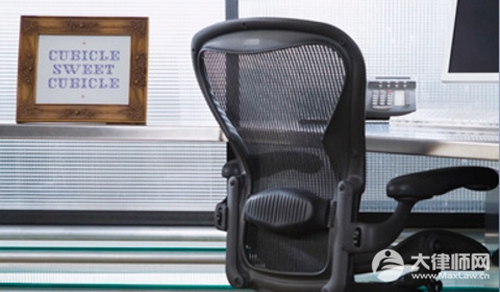 《新华字典》例句小孩是累赘是否侵犯未成年人权益?