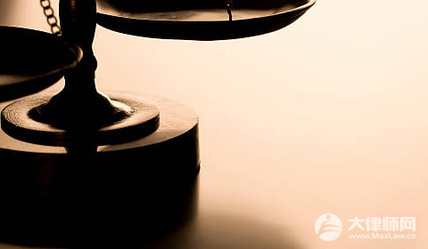 银行女职员诈骗近亿元花6千万打赏触犯哪些法律？