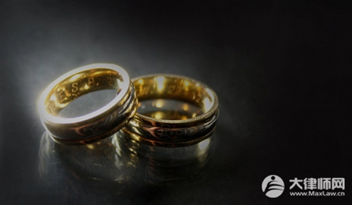 再婚男给前妻儿子转300万被现任起诉会怎么判？