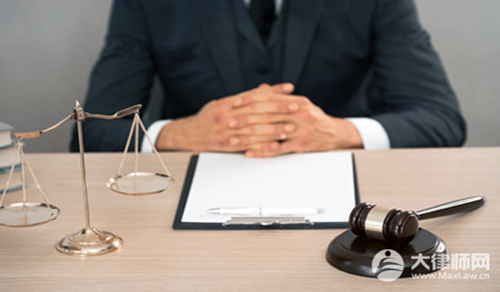 男子连续工作超8小时休息3分钟被开是违法解除吗？