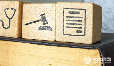 女子拒绝1人干3人的活被辞可以要求赔偿吗？