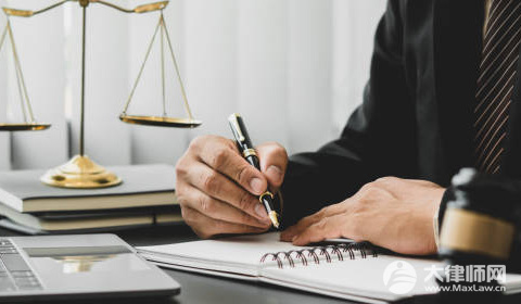 班主任让学生殴打同学合法吗？