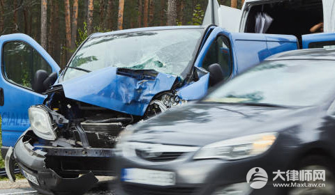 2025交通事故后车辆贬值官司在哪里诉讼?