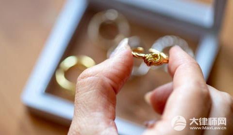 老婆给男主播刷礼物离婚可以要求退钱吗？