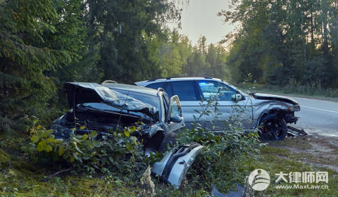 男子连续变道险酿事故还嚣张骂人是否违法？