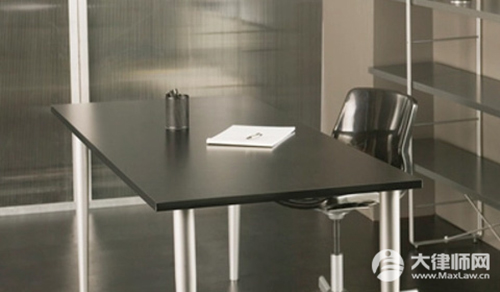 女生为交社保被负债200万,挂名法人有什么法律风险？