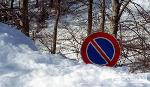 车违停贴条罚多少钱?