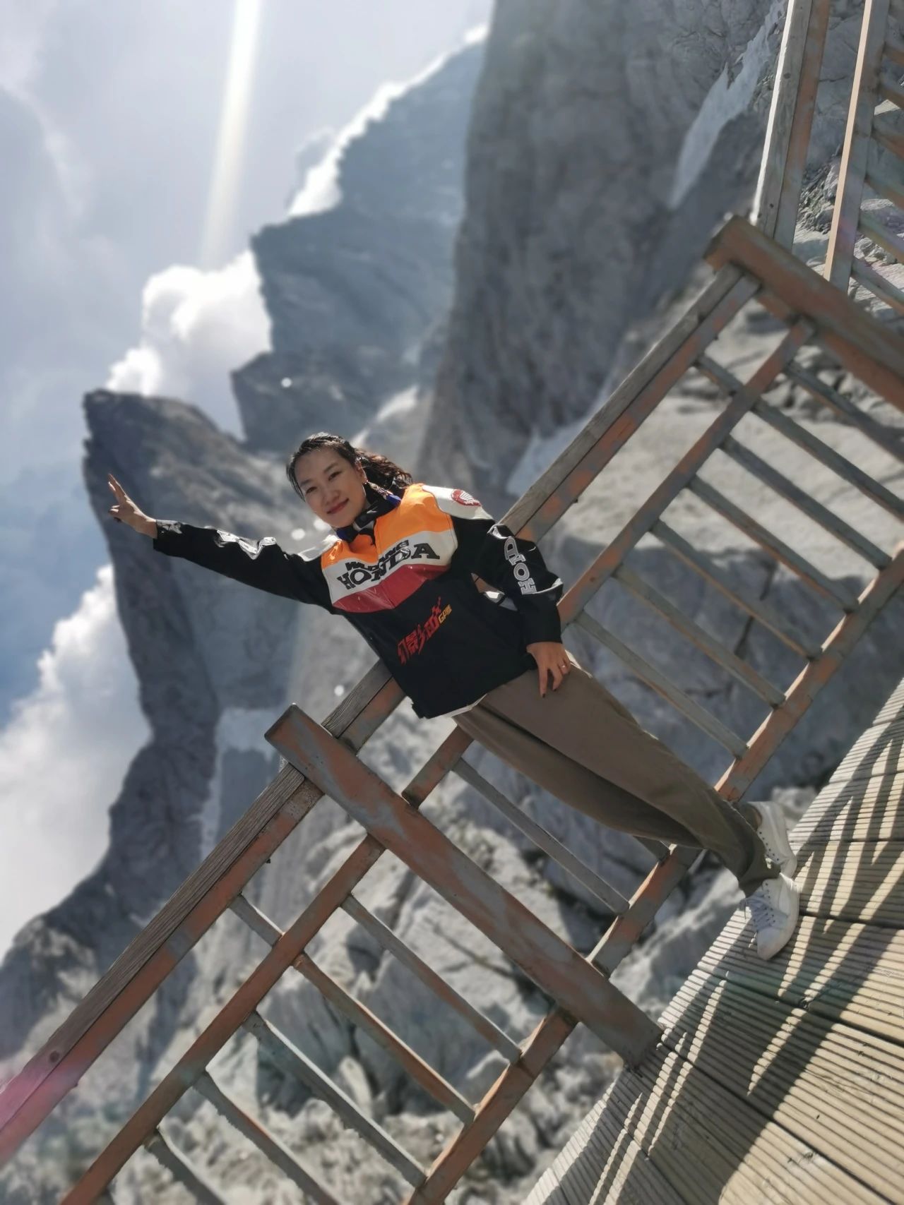 汇业人文｜祖琳琳主任走进河南广播电视台FM90.0My Radio《我的荒岛唱片》第527期，讲述6首歌曲背后的故事