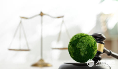 女子点100份三文鱼吃了吐吐了吃,可以扣钱吗合法吗?