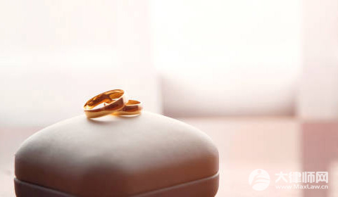 夫妻一方出轨,离婚财产怎么分配?可以主张净身出户吗?