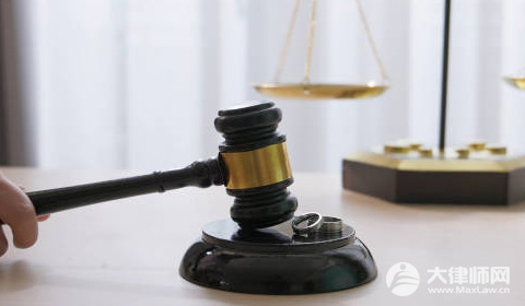 上海一路人疑被沿街商铺掉落的玻璃砸中去世,责任该如何划分？