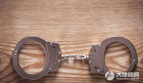 15岁女孩被同班男生送回家途中杀害,如何量刑?