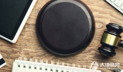 医学生被强制安排进电子厂实习,校方还扣薪6元1小时合法吗？